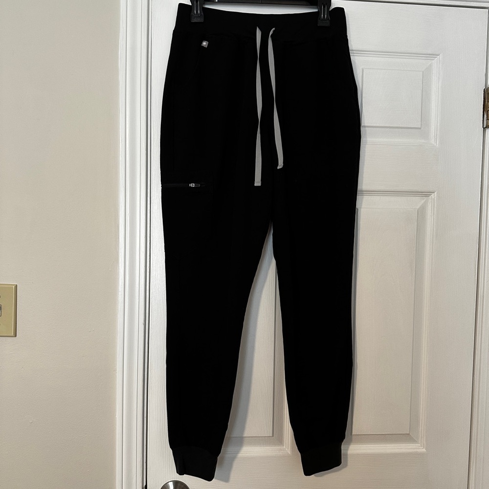WOMEN’S FIGS BLACK HIGH WAISTED JOGGERS - M